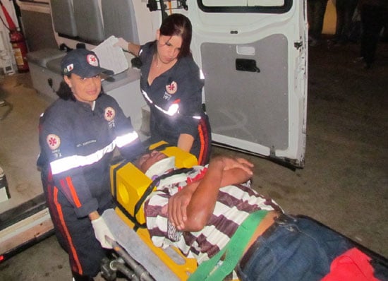 Homem leva pauladas no bairro Gabiroba