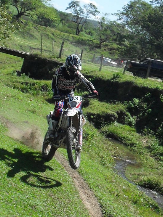 Piloto de Barão de Cocais vence nova etapa e continua invicto no Mineiro de Motocross