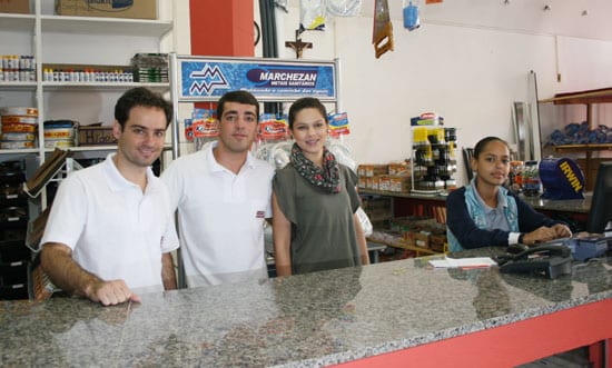 Neidson e Paulo Márcio inauguram casa de material de construção em Itabira