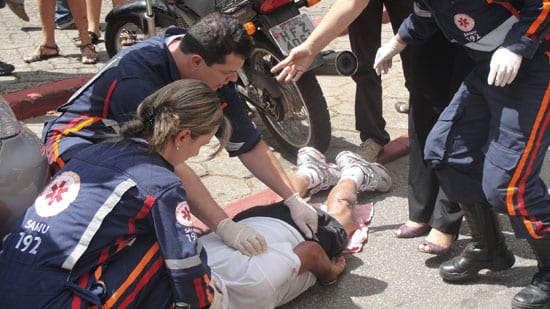 Homem de 79 anos é atropelado no centro de Itabira