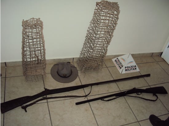Polícia do Meio Ambiente apreende armas e armadilhas em Ferros