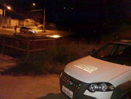 Homem é baleado e pula dentro de canal no Gabiroba