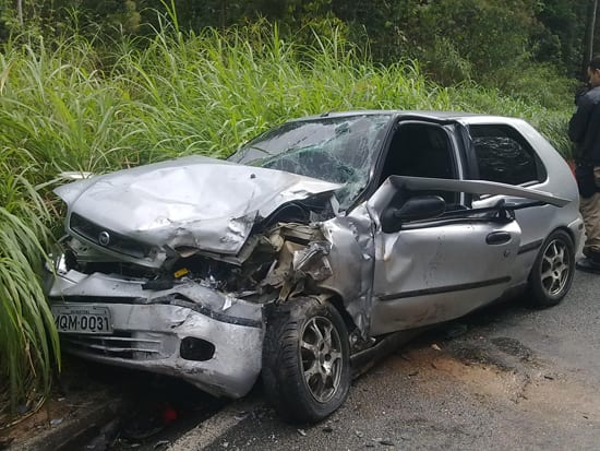 Batida de frente na BR- 381 faz sete vítimas, entre elas uma criança de três anos