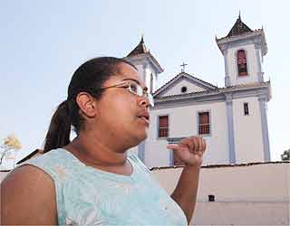 Trincas e rachaduras ameaçam igreja tombada em Santa Bárbara