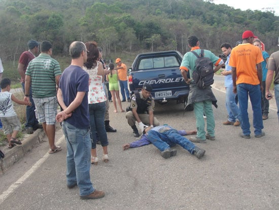 Motoqueiro fica ferido em acidente no trevo da MG-129
