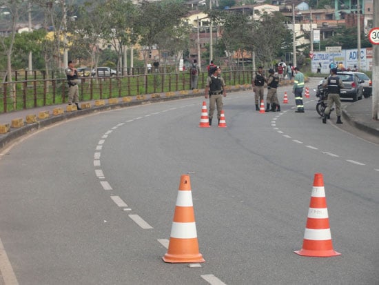 Polícia intensifica abordagem a motociclistas em Itabira