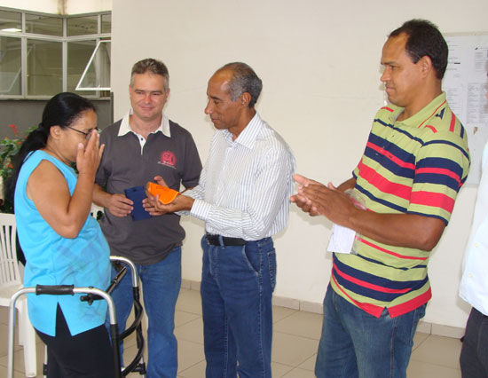 Prefeitura de Itabira entrega mais 200 óculos a usuários da rede municipal de saúde