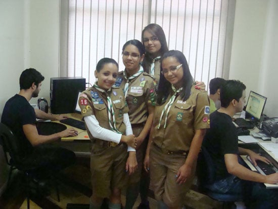 Grupo DeFato recebe visita de integrantes do Grupo de Escoteiros de Itabira
