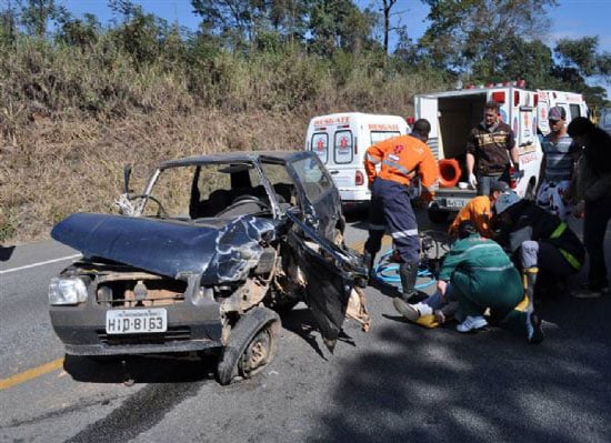 Acidente deixa quatro feridos na BR-381 em São Gonçalo do Rio Abaixo