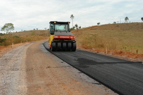 Trecho final do asfaltamento de Ipoema termina até a próxima segunda-feira