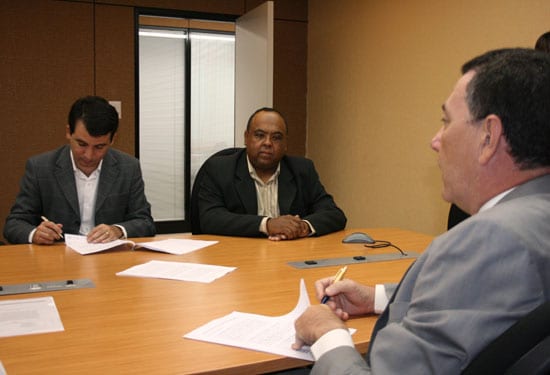 ArcelorMittal assina termo de compromisso de doação de  área do Distrito Industrial para Prefeitura