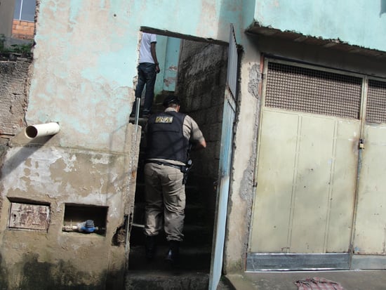 Rapaz leva tiros na cabeça e no ombro em Itabira