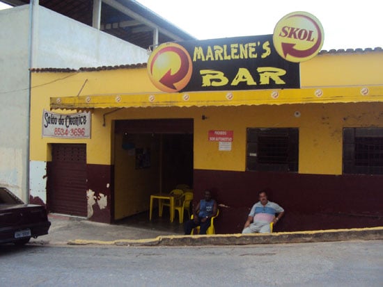 Criminosos armados assaltam bar no bairro Amazonas