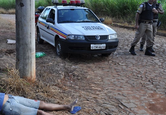 Mulher é encontrada morta na rua em João Monlevade