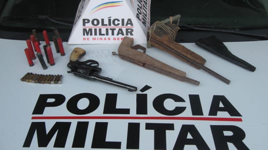 PM de Ferros apreende três armas e munições em comunidade rural
