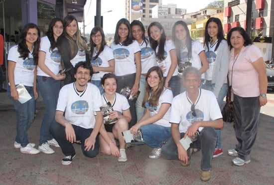 Alunos da Fide usam reportagem da revista DeFato como fonte para trabalho interdisciplinar