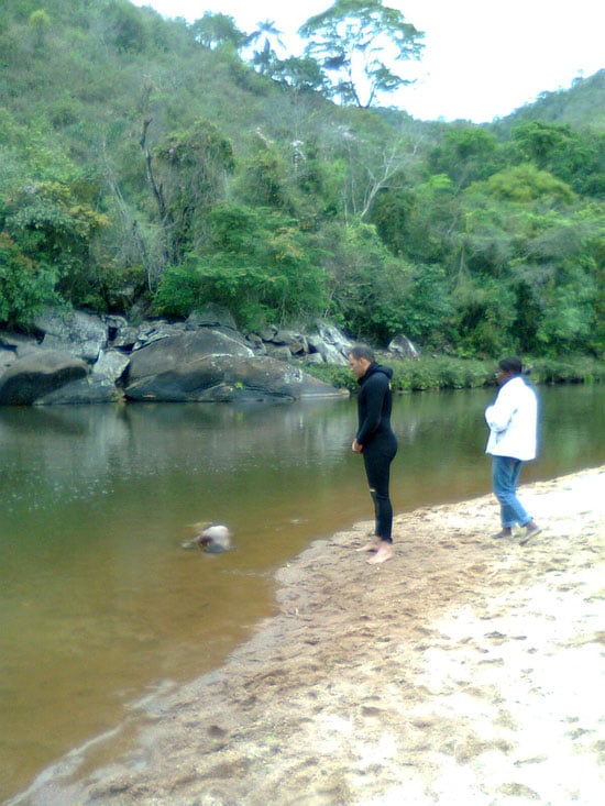 Corpo de adolescente morto por afogamento passa sete horas às margens do Rio Preto