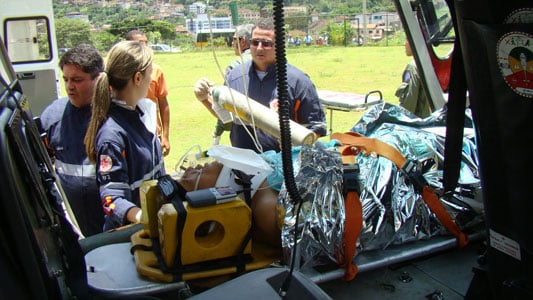 Motoqueiro sofre acidente na BR 381 e morre a caminho do hospital em BH