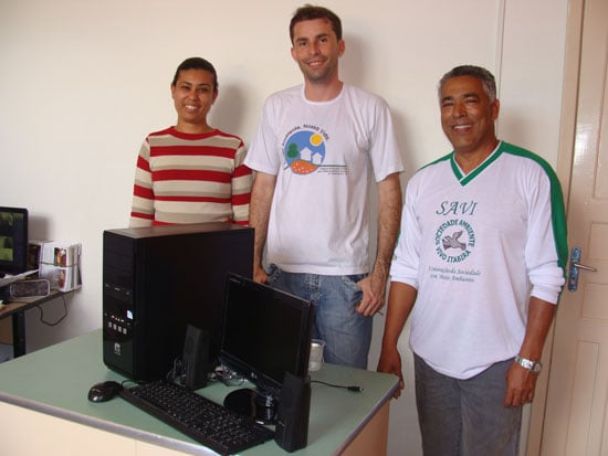 Escolas recolhem garrafas PETs e ganham computadores