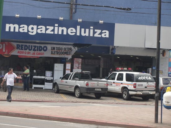 Adolescente de 15 anos xinga policial ao ser apreendida com notebooks furtados