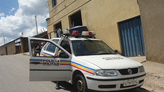 Jovem armado com garrucha assalta casa de material de construção no Santa Ruth