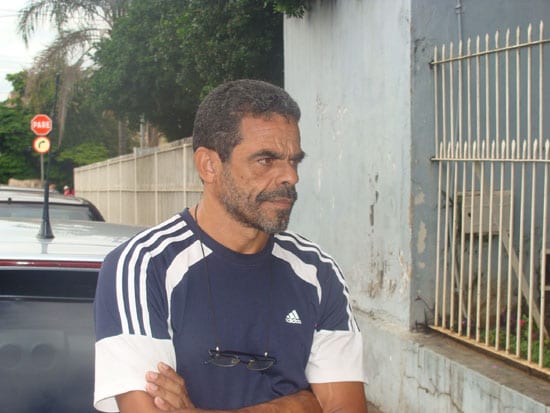 Distribuição de senhas: pai de Polyanna é um dos primeiros a chegar ao Fórum