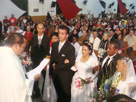Renda do Fest Noivas é revertida ao casamento comunitário da paróquia Santo Antônio