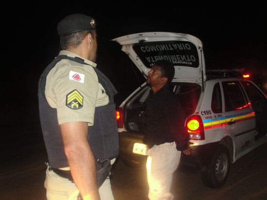 Homem rouba carro, troca tiro com a polícia, é preso e suicida na Delegacia