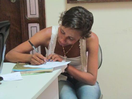 Presa, foragida pede desculpas à família por vício em crack