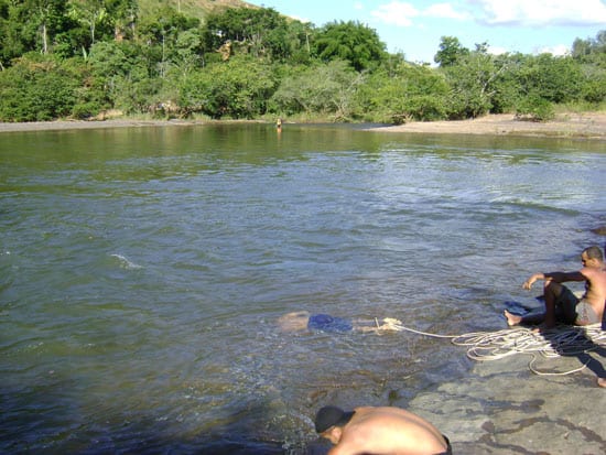 Corpo é encontrado a 7 metros de profundidade no rio Santa Bárbara