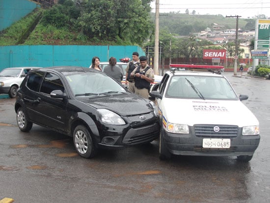 Viatura policial se envolve em acidente em Itabira