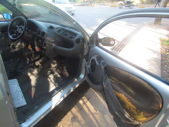 Ford Ka furtado no Pronto-Socorro é localizado “depenado” na rua Turmalina