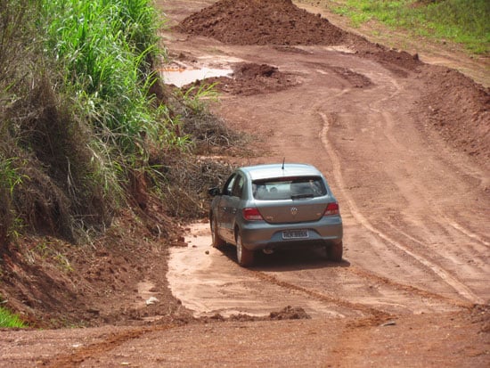 Carro tomado de assalto é localizado próximo ao Caldo de Cana