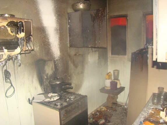Incêndio destrói casa no Jardim dos Ipês