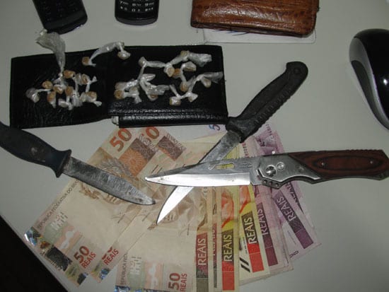 Polícia prende dois homens com 30 pedras de crack em Itabira