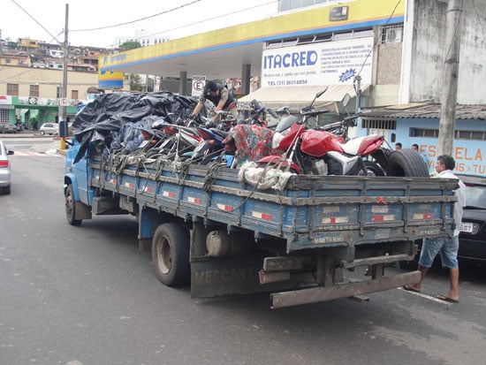 Caminhão carregado com motos é apreendido em Itabira