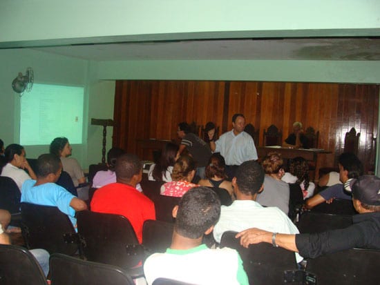 Além de 28,07% de reajuste, sindicato quer seis horas diárias de trabalho para os servidores