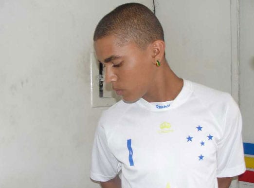 Homem deixa CNH penhorada na compra de uma pedra de crack