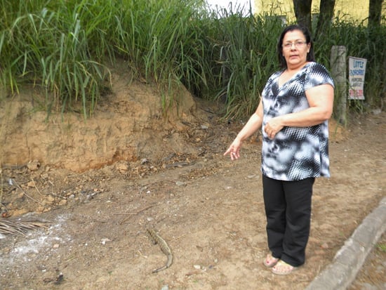 Moradora do Recanto Paraíso reclama da falta de limpeza de lotes