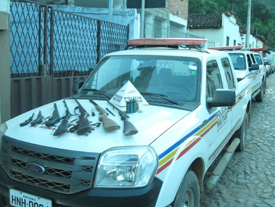 PM de Ferros apreende sete armas de fogo e duas armas brancas