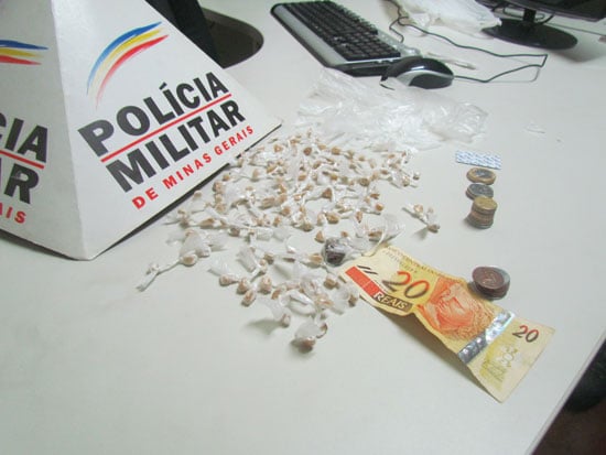 Adolescente de 15 anos apreendido com 136 pedras de crack