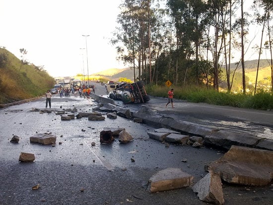 Morre motorista de carreta que tombou com ácido sulfúrico na BR-381 em Nova Era