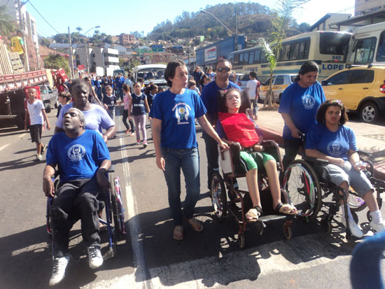 Passeata da Apae convida população a participar da Semana Nacional da Pessoa com Deficiência