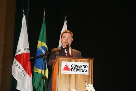 Em Itabira, Anastasia discursa por royalties mais justos para a mineração