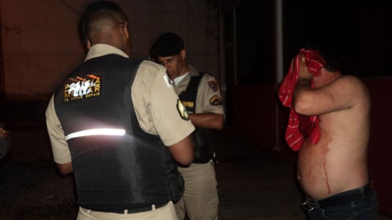 Após pagode, homem agride mulheres, que revidam com golpes de sandálias