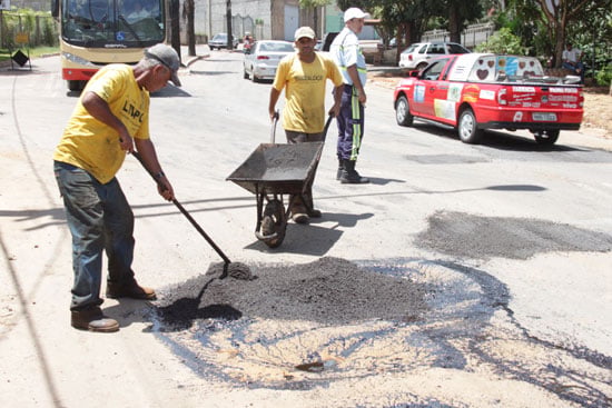Prefeitura de Monlevade continua operação tapa-buracos