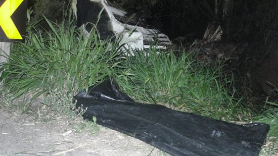 Motorista morre após tombar caminhão, bater em picape e cair em ribanceira na BR-381