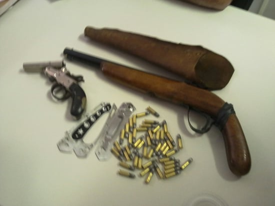 Polícia apreende duas armas com alunos de escola do bairro Bela Vista