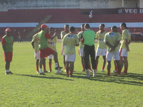 Gilmar Estevam testa time para estreia da Terceirona