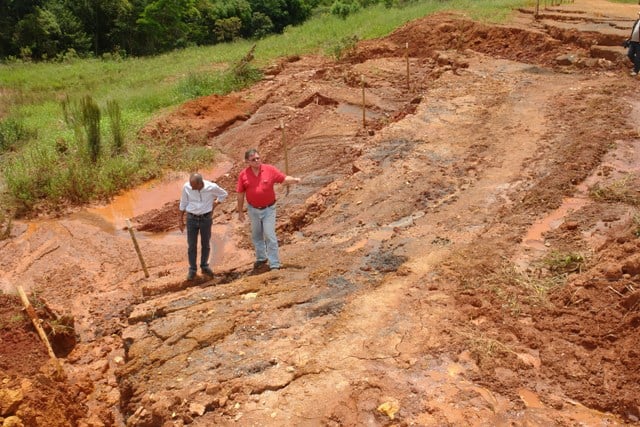 João Izael visita áreas rurais atingidas pelas chuvas